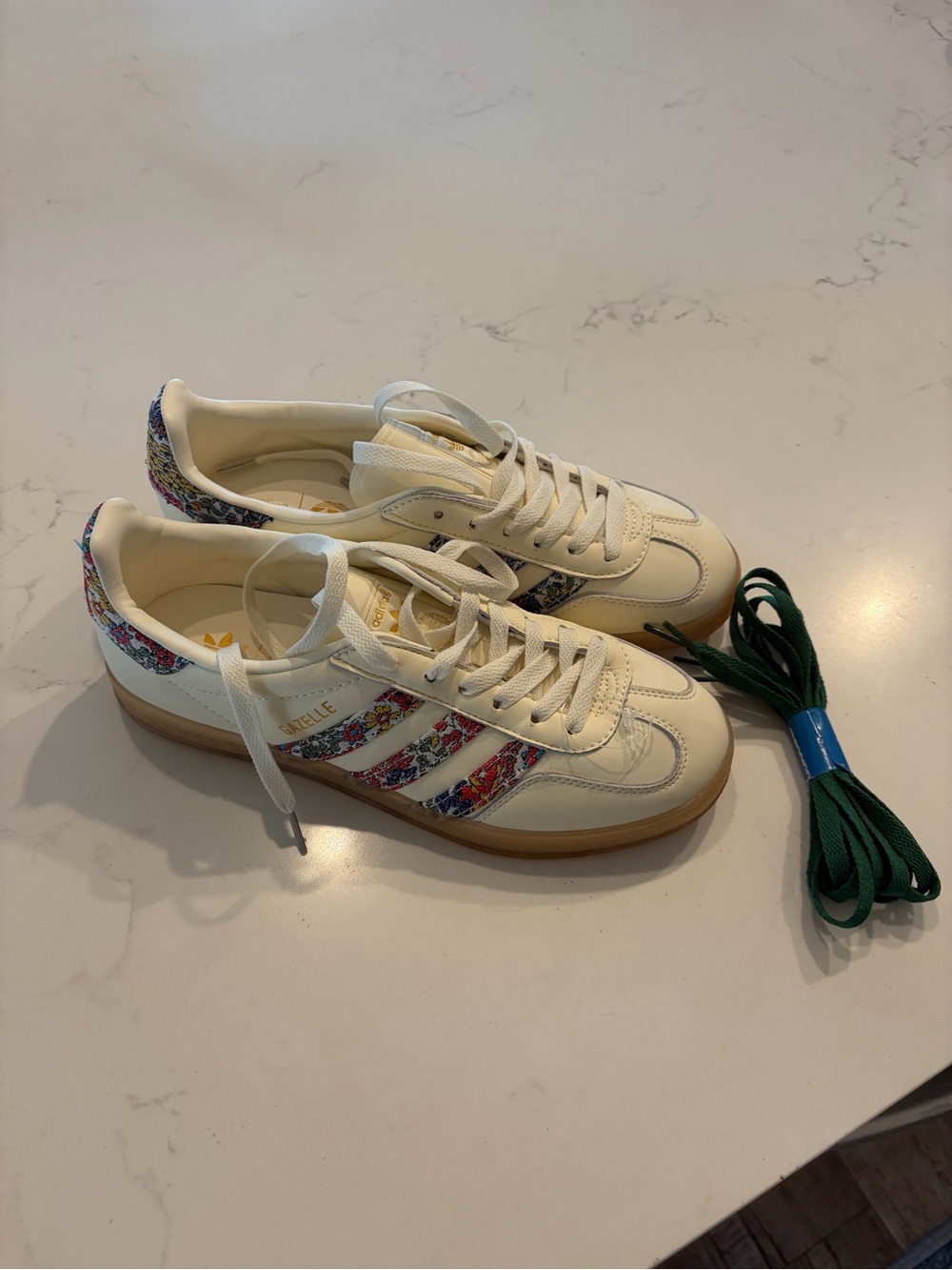Adidas gazelle Women's Low-Top Sneaker with Floral Stripe Detail